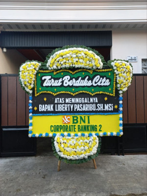 Papan Bunga Duka di Harapan Baru